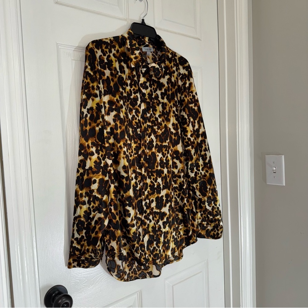 Floral & Ivy Leopard Print Collared Button Down Blouse - Picture 3 of 14